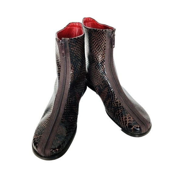 Vintage Joan Helpern Snake Embossed Zipper Front Flat Ankle Booties NEW